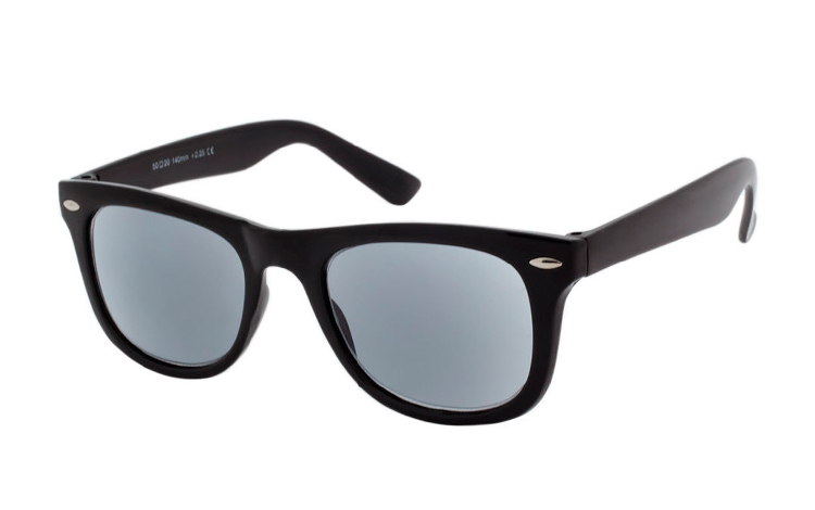 Sort solbrille med styrke i det moderigtige wayfarer design - Design nr. b347