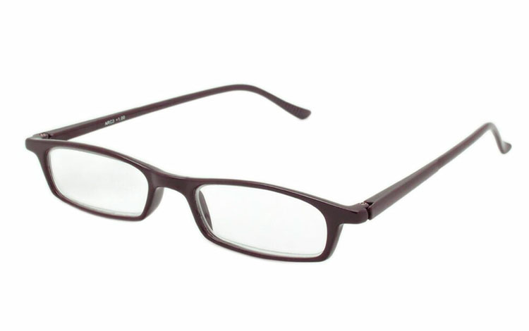 Smal læsebrille i mørkebrunt stel