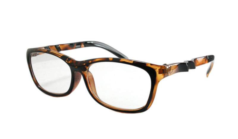 Mørkbrun brille med styrke i enkelt flot design