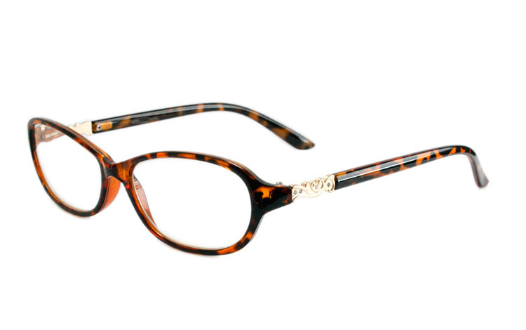 Brille i halv transparent leopard / skildpaddebrunt stel med sølvfarvet metal udsmykning på stangen