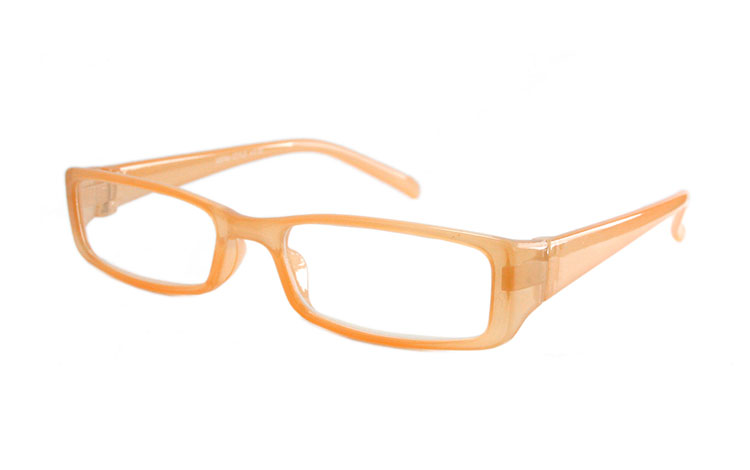 Læsebrille med styrke i orange-gult stel.